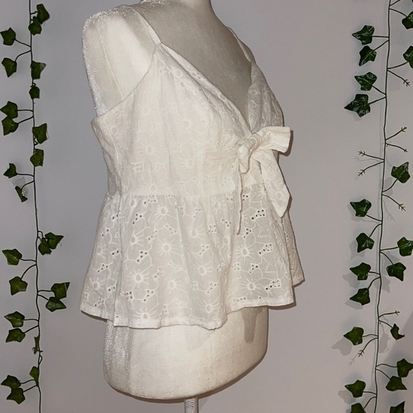 Women’s White Floral Flowy Tank Tie Front Blouse Large - Picture 2 of 8